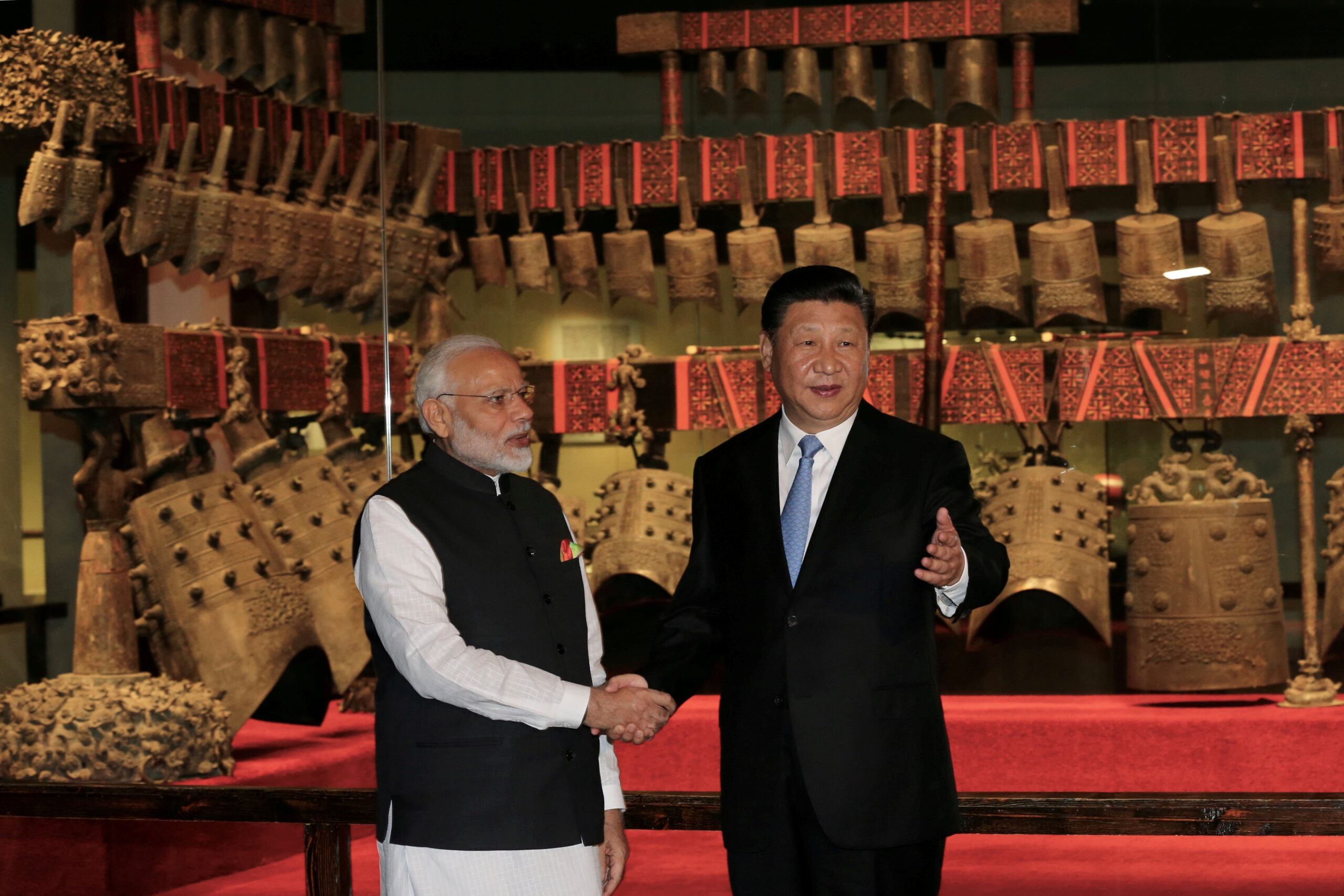 De Indiase premier Narendra Modi (links) en de Chinese president Xi Jinping.