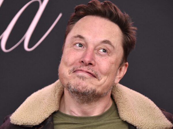 Elon Musk gaat misschien een X phone maken