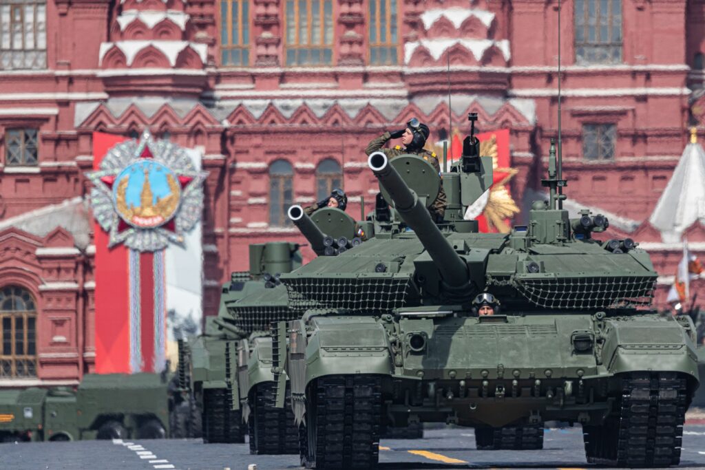 T-90M tanks nemen deel aan een repetitie van een parade in Moskou. Foto: Bai Xueqi/Xinhua via Getty Images