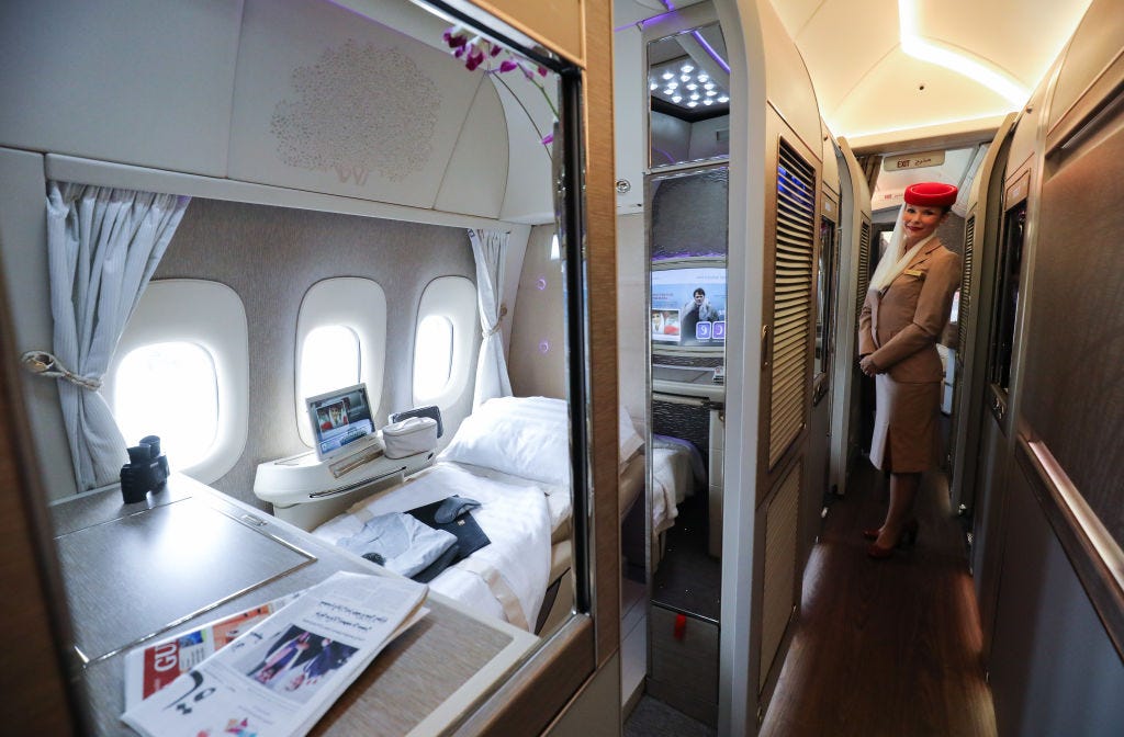 Een eerste klasse cabine in een Boeing 777 van Emirates