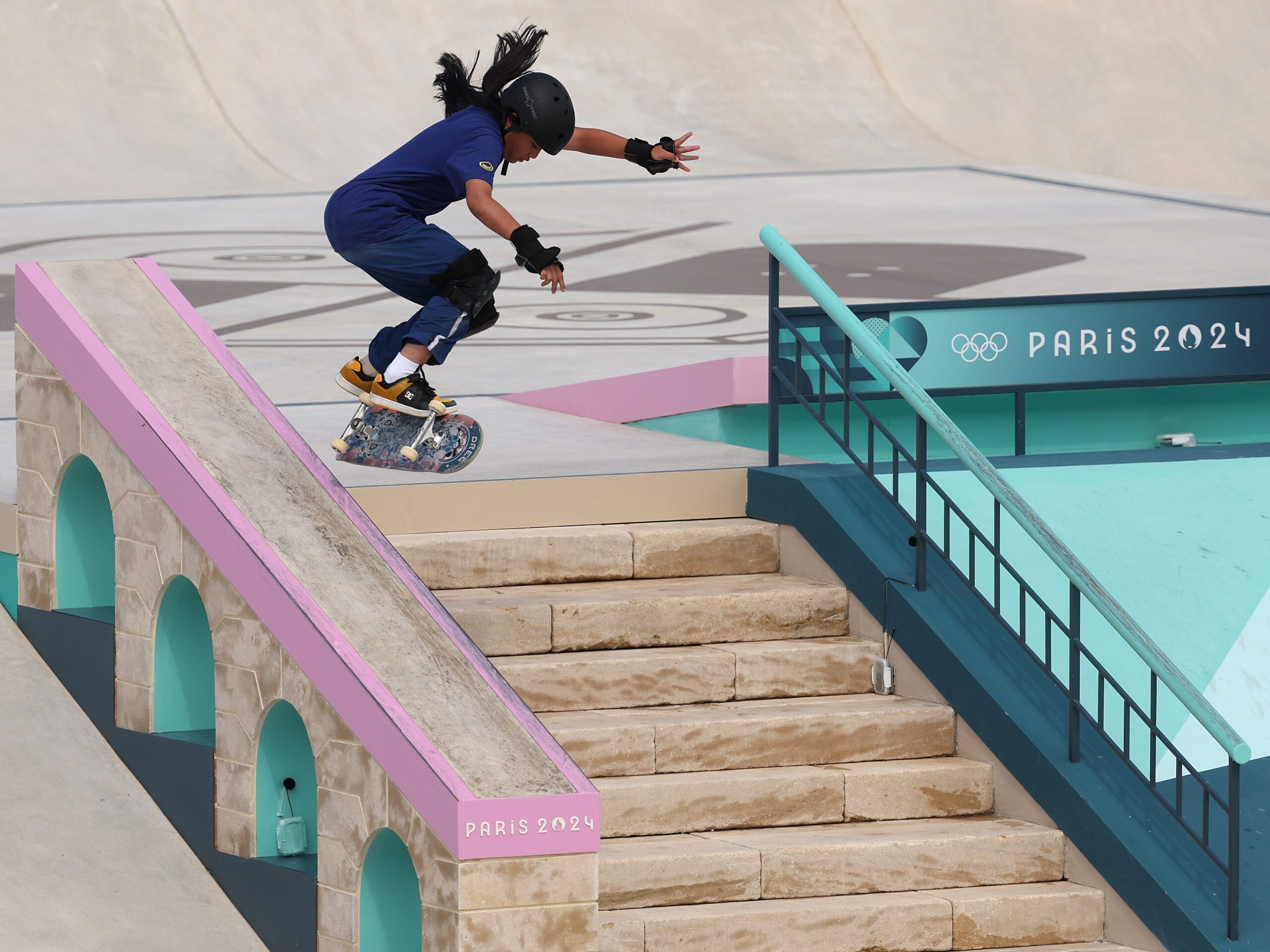 De Thaise skateboarder Vareeraya Sukasem tijdens de Olympische Spelen van Parijs