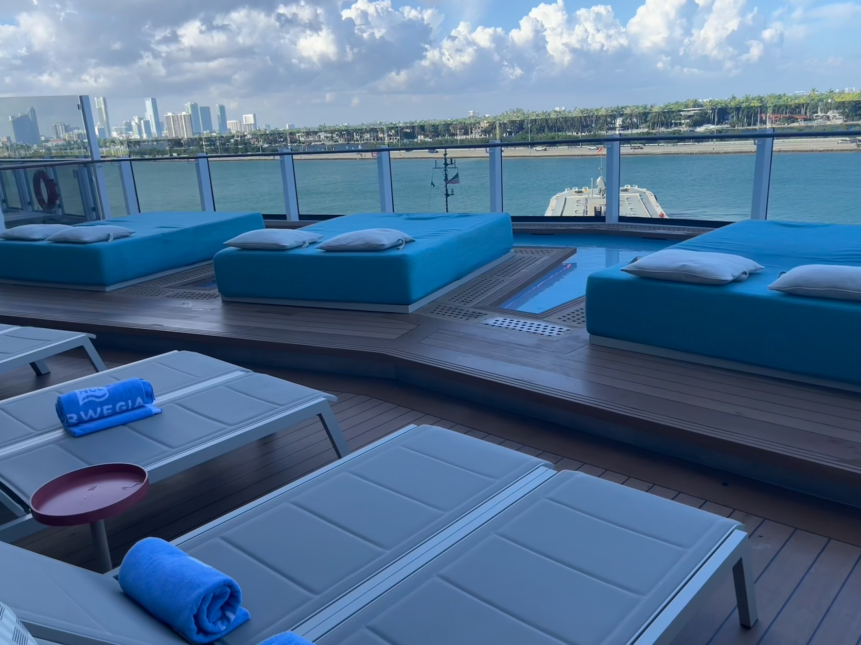 infinity pools and day beds on Norwegian cruise line