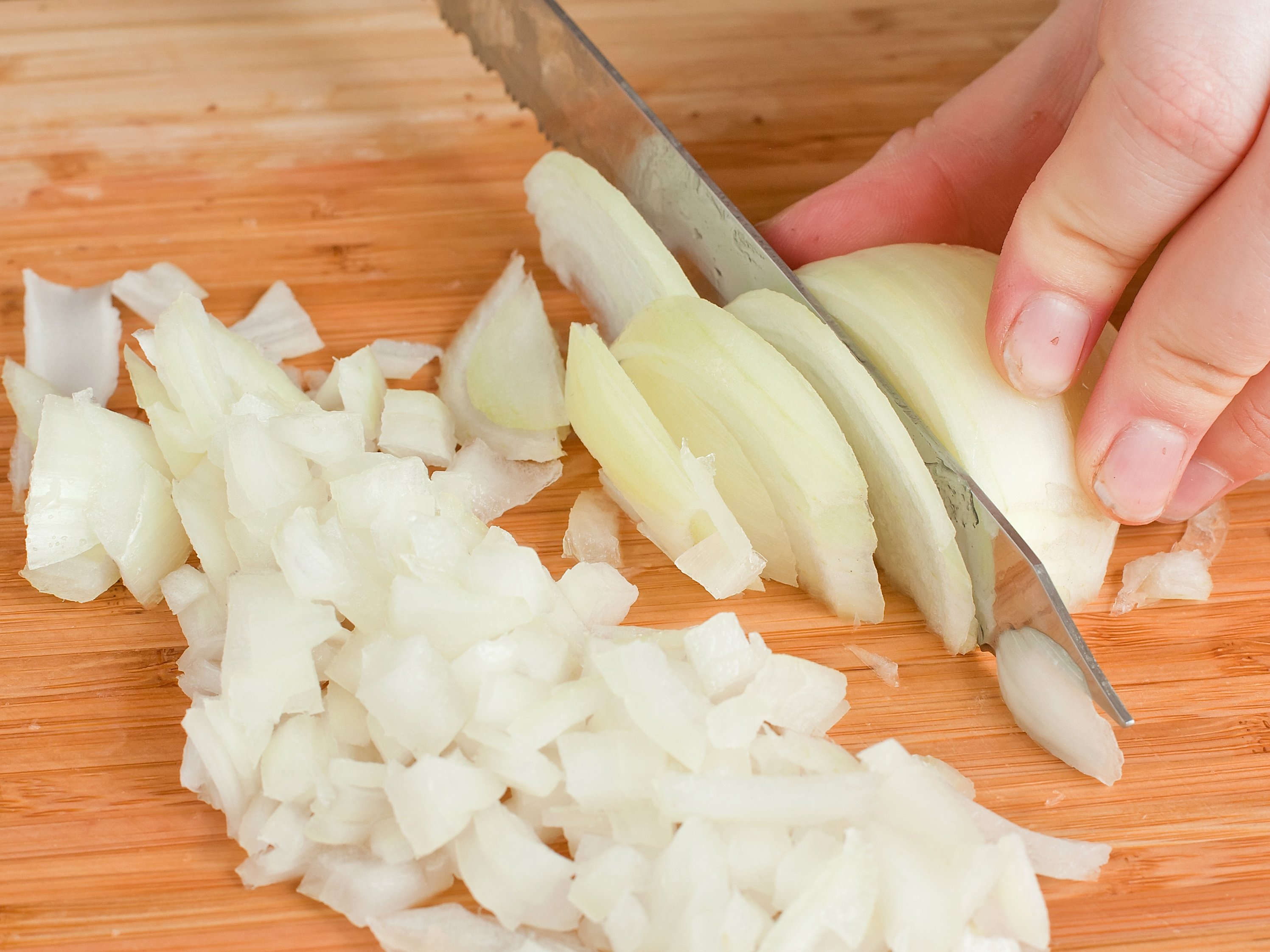 cutting onion