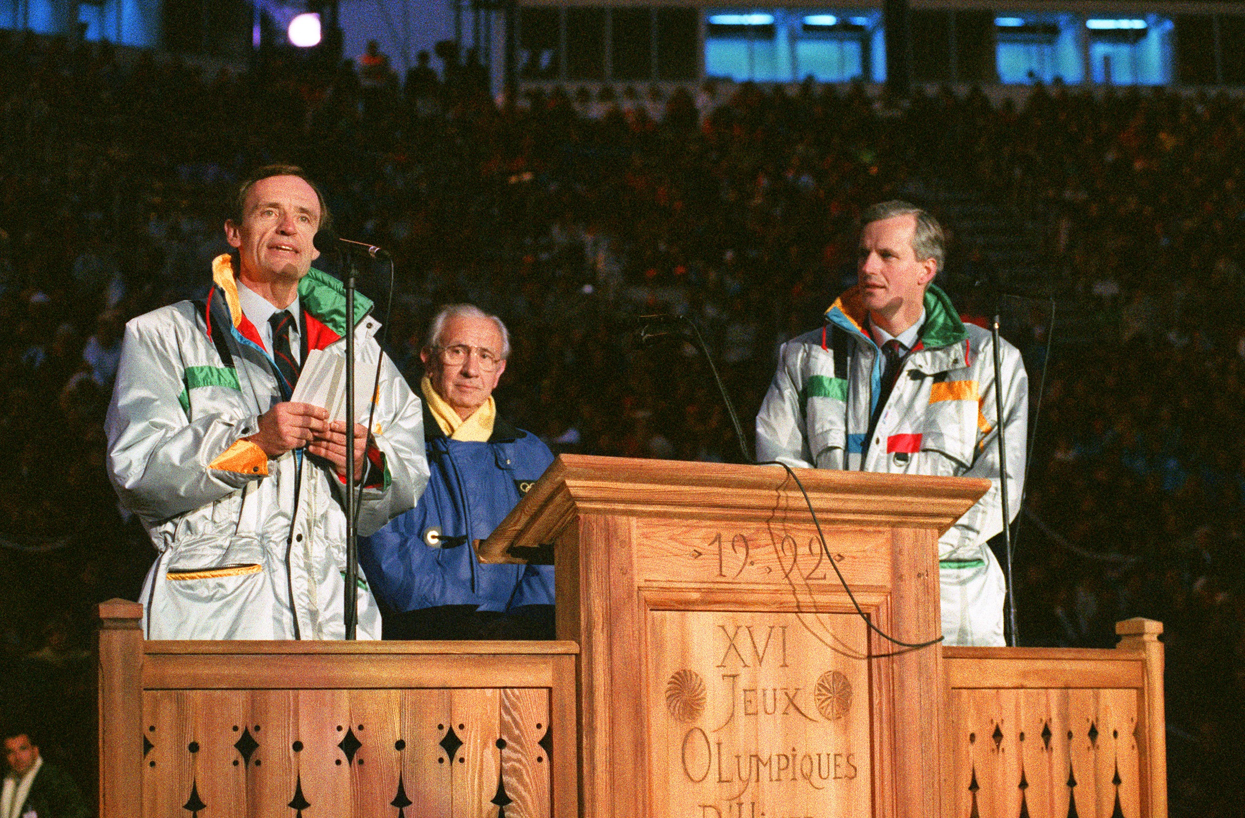 Michel Barnier (rechts) tijdens de openingsceremonie van de Olympische Spelen van 1992 in Albertville samen met mede-organisator Jean-Claude Killy. Foto: Eric Feferberg / AFP