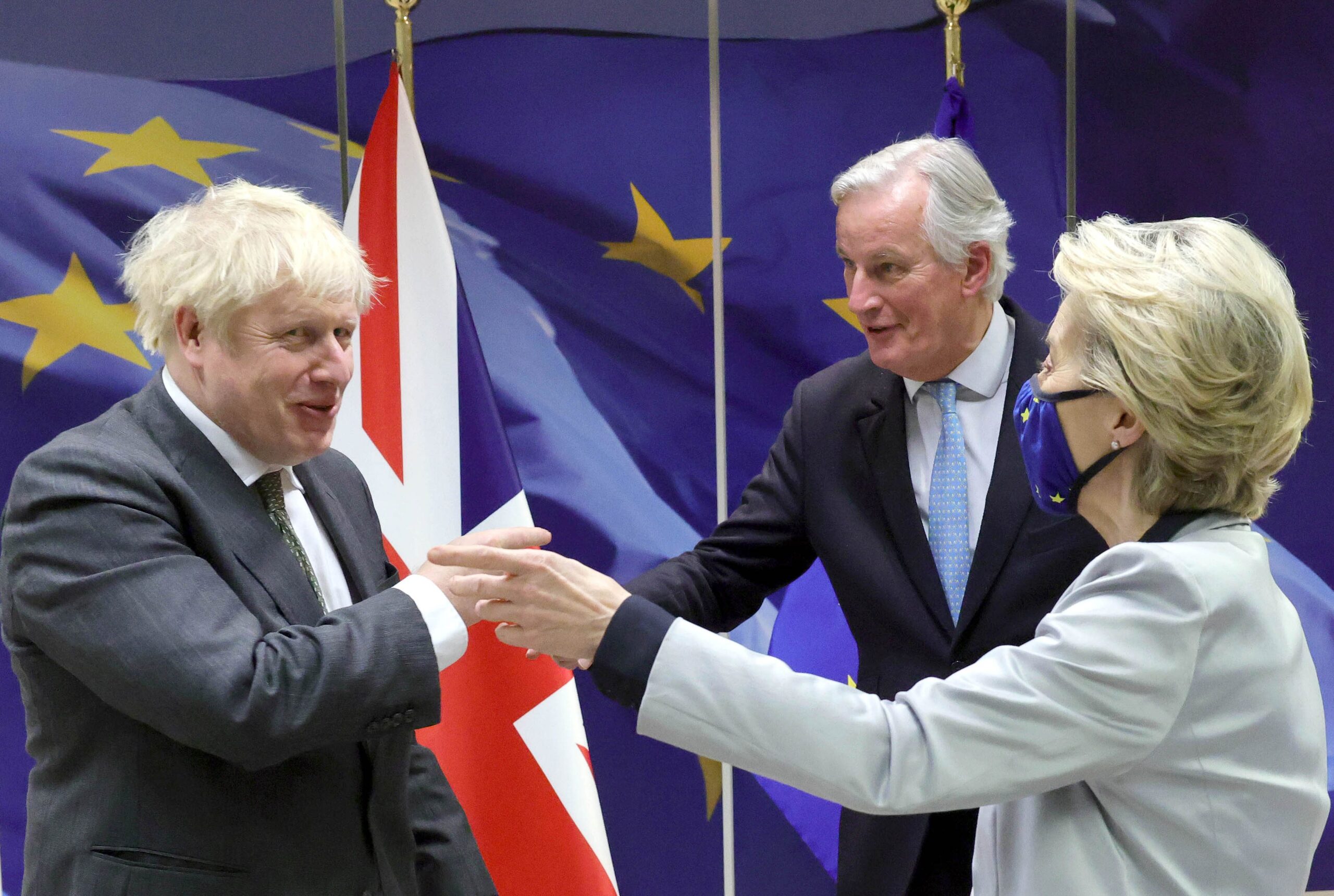 Michel Barnier met toenmalig Brits premier Boris Johnson en voorzitter Ursula von der Leyen van de Europese Commissie. Foto: Rota / Camera Press Ltd via ANP