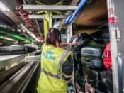 Het nieuwe bagesysteem in de bagagekelder van KLM op Schiphol.