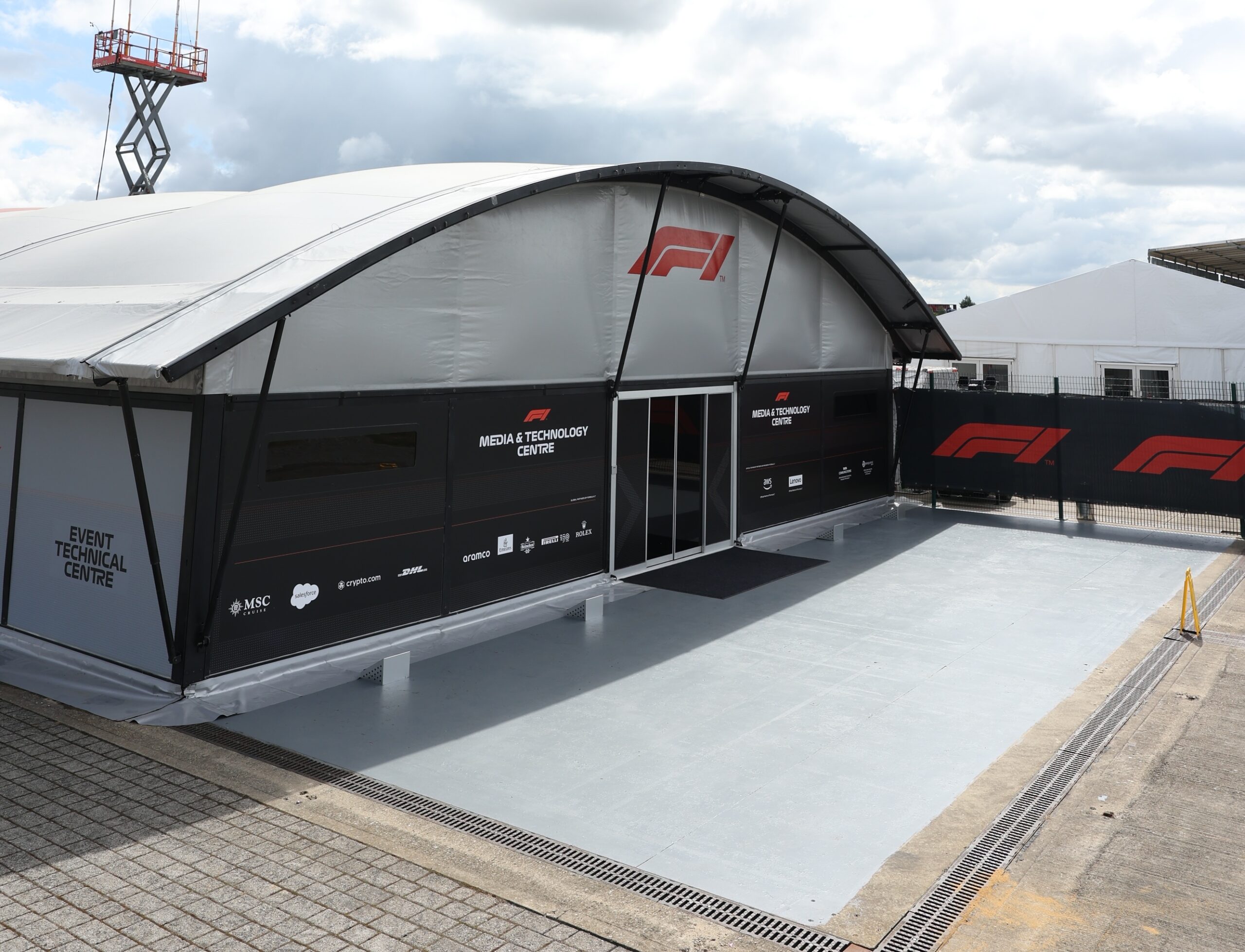 Het F1 Media and Technology Centre op Silverstone in 2023.