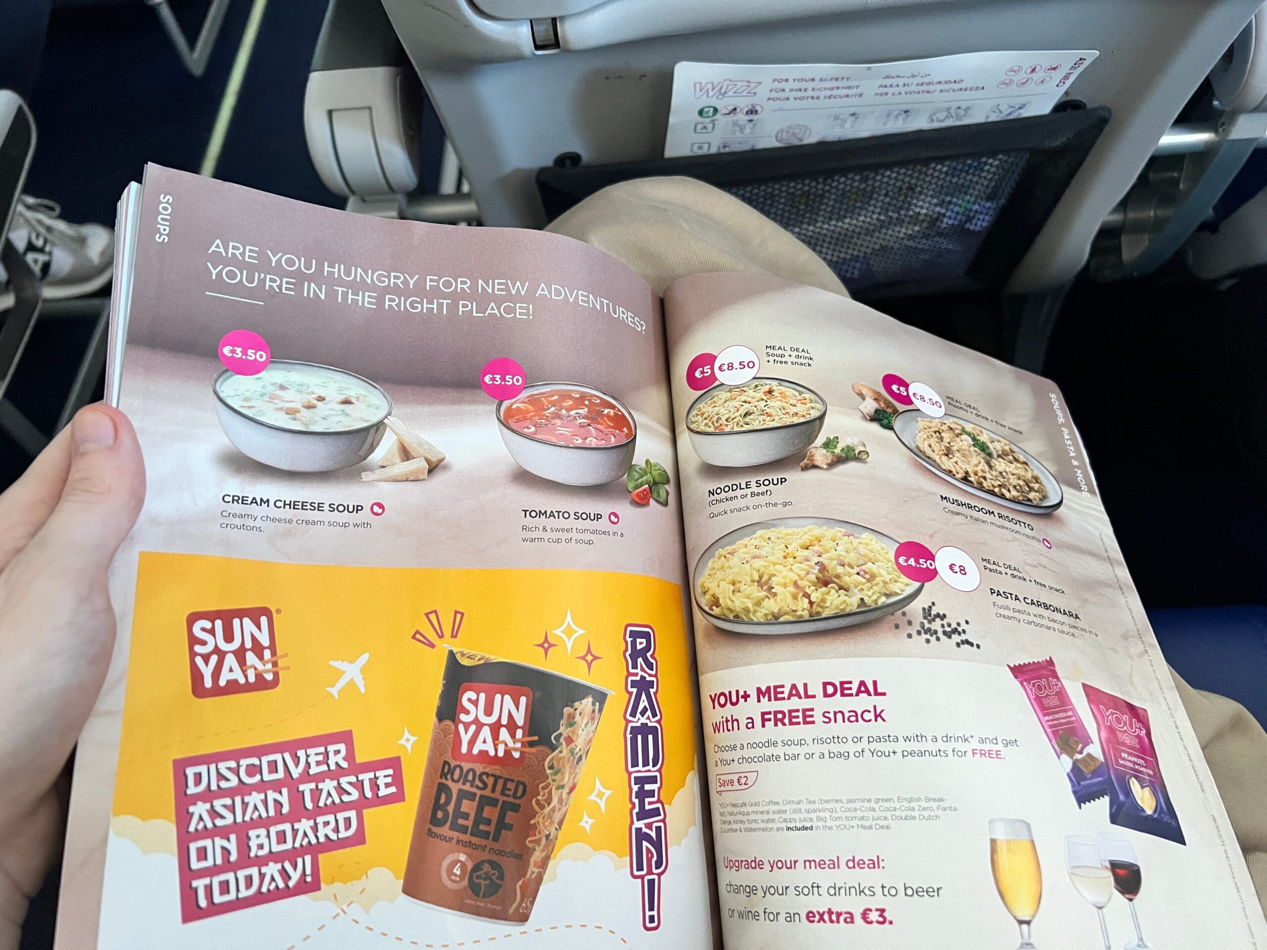 Eten en drinken dat je aan boord van een Wizz Air-vlucht kunt bestellen.