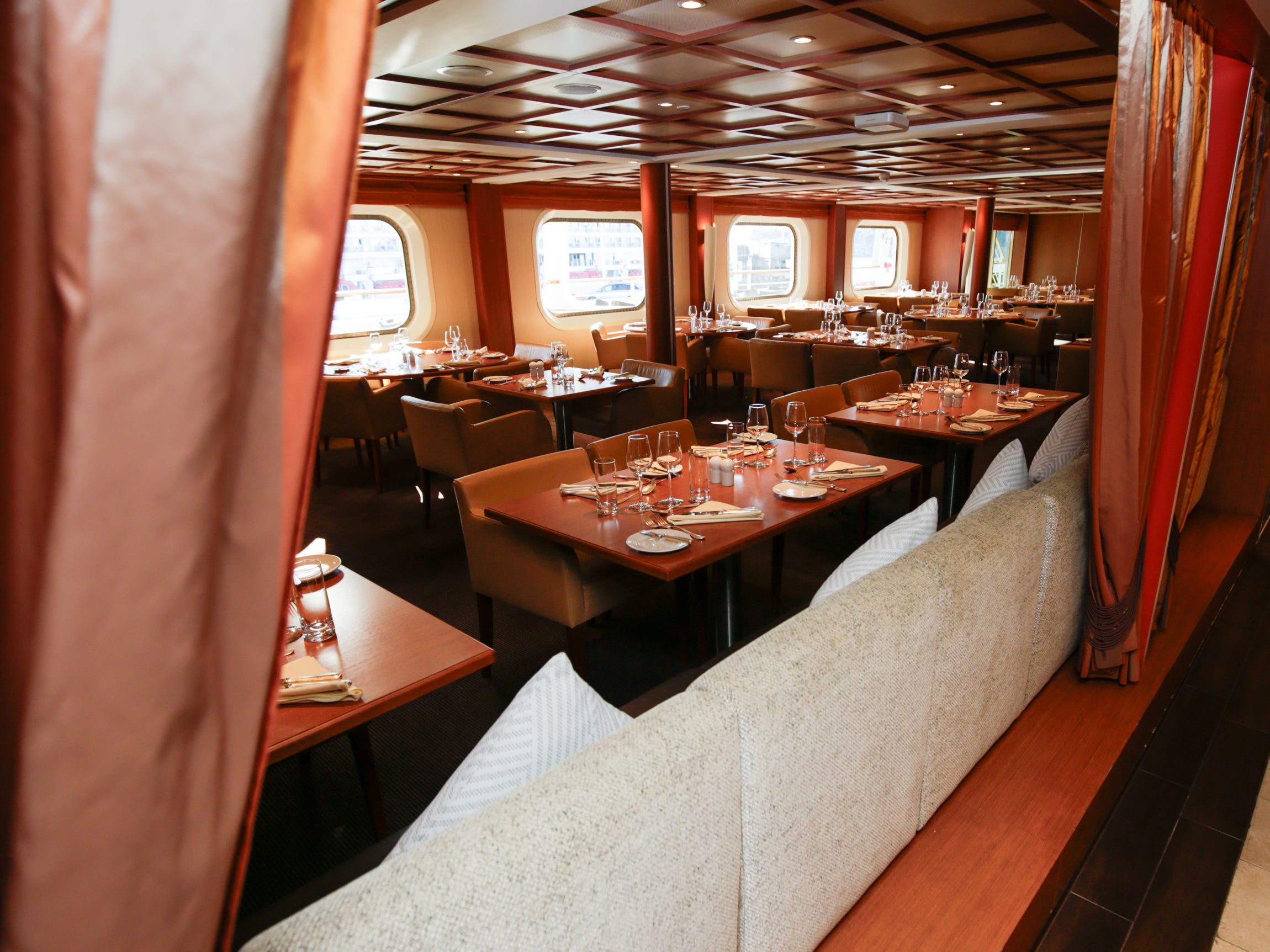 empty dining room on Seabourn Quest