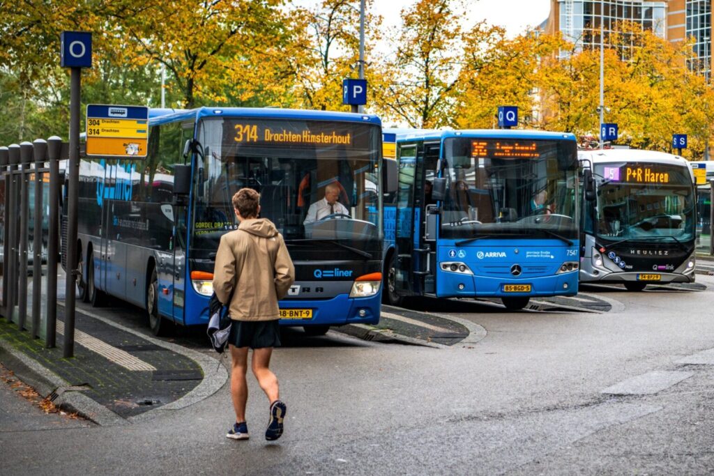 Een lijnbus van Qbuzz in Groningen