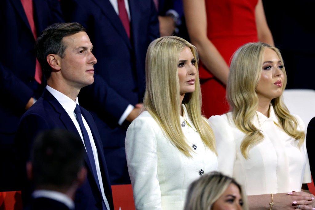 Jared Kushner, Ivanka Trump en Tiffany Trump tijdens de Republikeinse Conventie. 