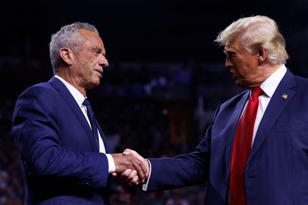 RFK Jr. and Donald Trump shake hands.