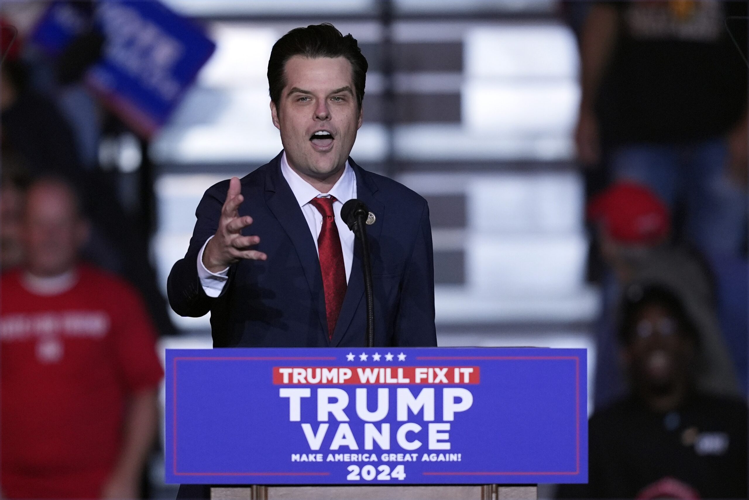 De Republikeinse afgevaardigde Matt Gaetz tijdens een campagnerally van Donald Trump.