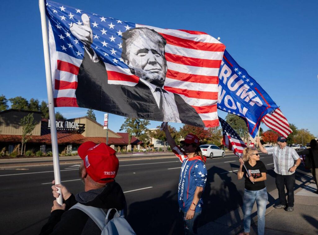 Supporters van Donald Trump vieren zijn overwinning in Californië.