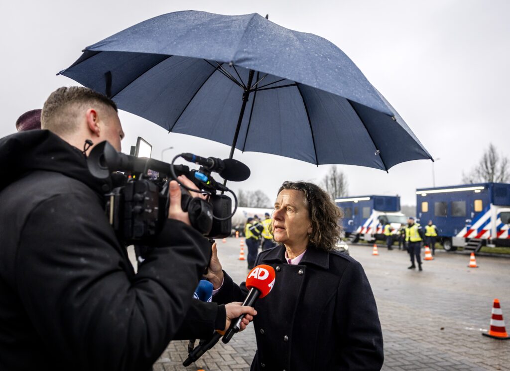 Minister Faber bij de nieuwe grenscontroles.