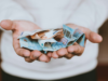 Geld doneren en alimentatie: hoe zit dat met de belastingaangifte?