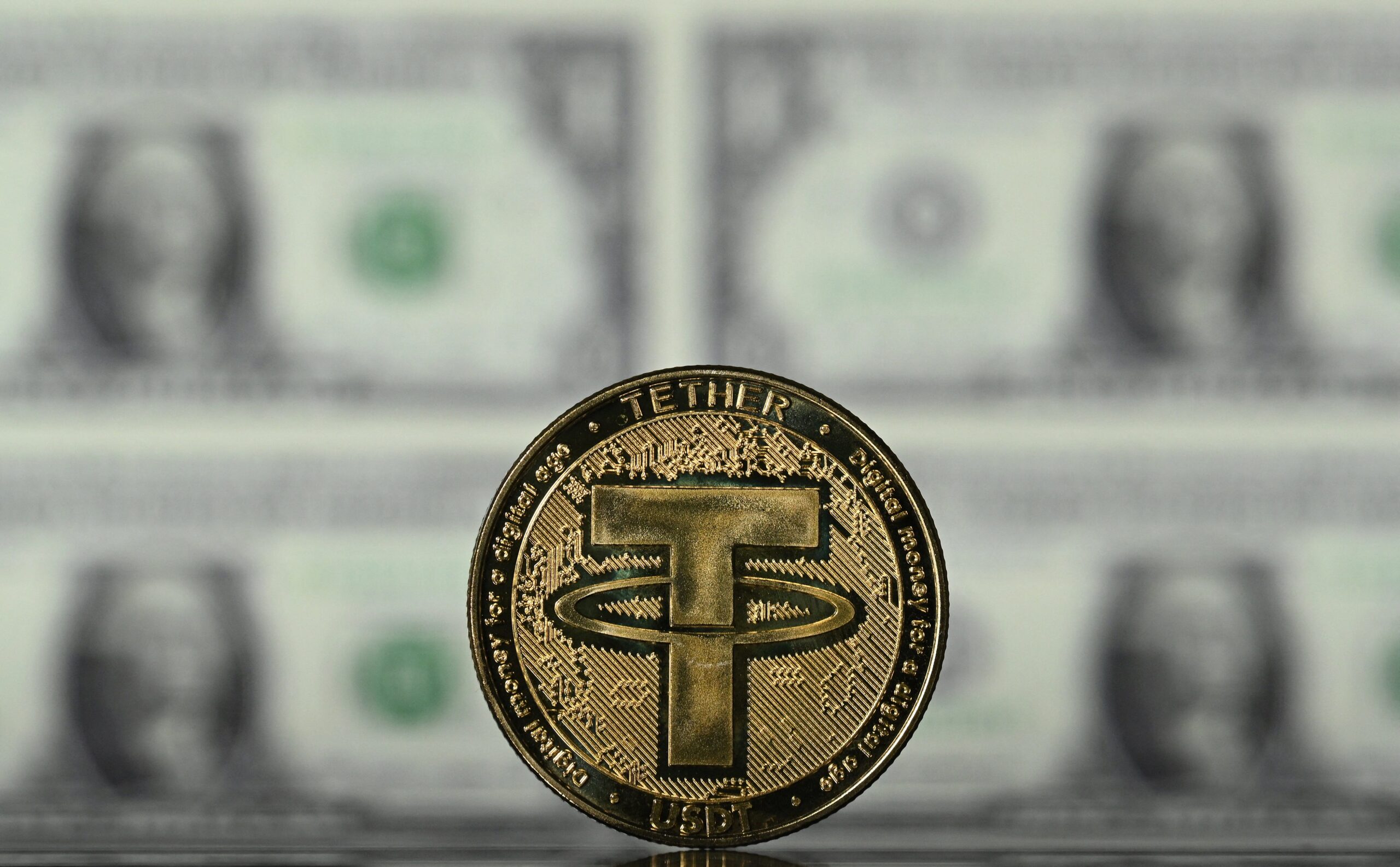 Tether is een stablecoin welke is verbonden aan de dollar.