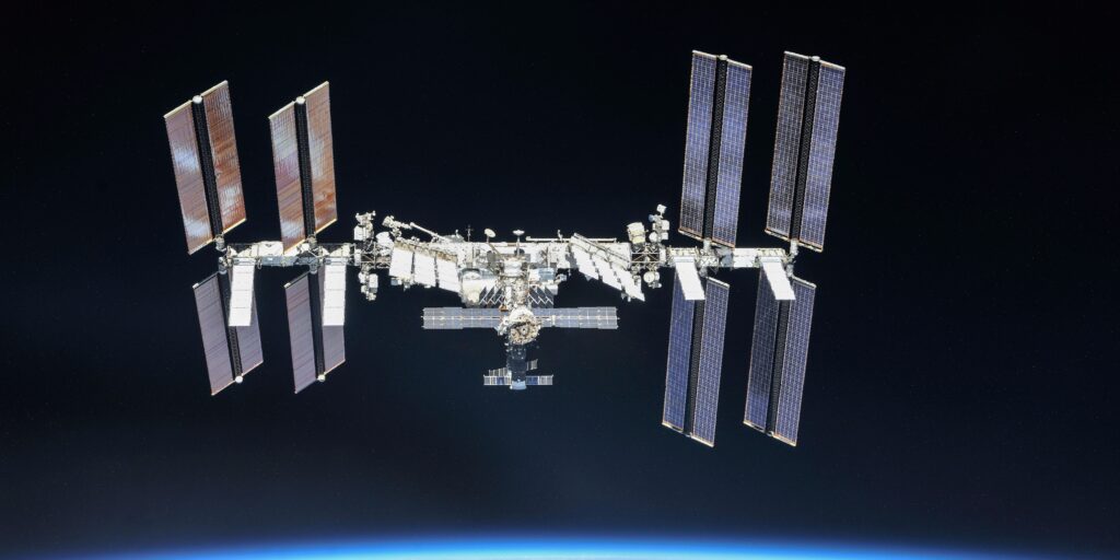 ISS Maan