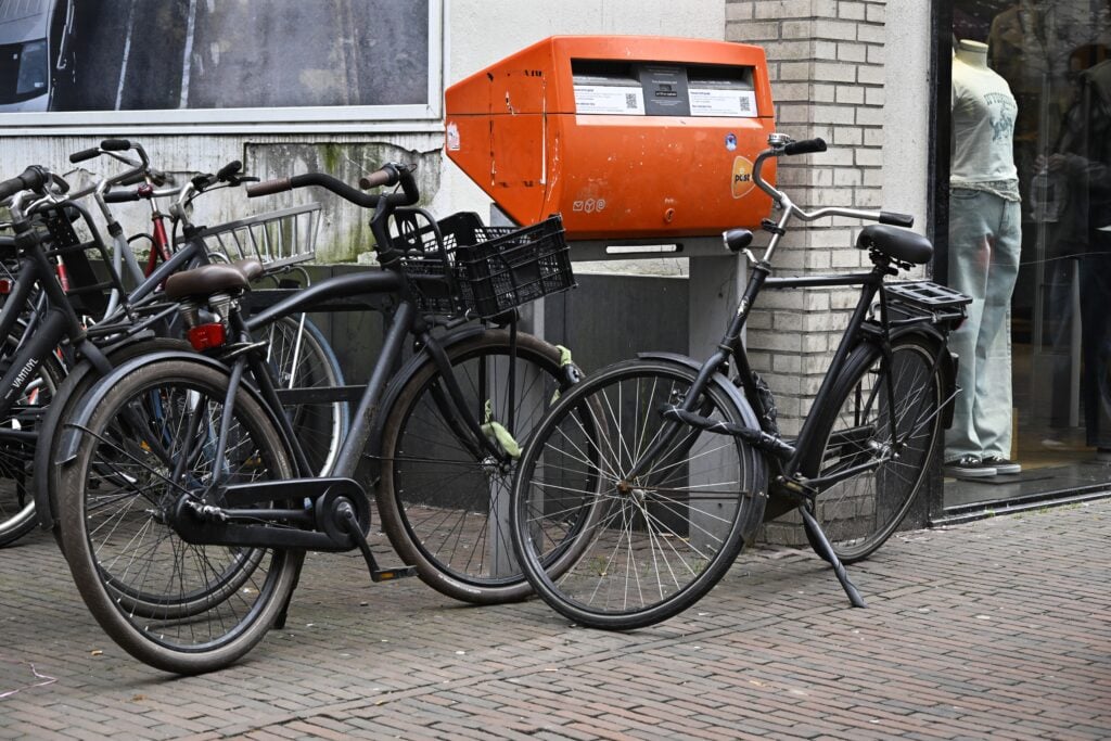 PostNL brievenbus op 15 februari 2025 in Rotterdam