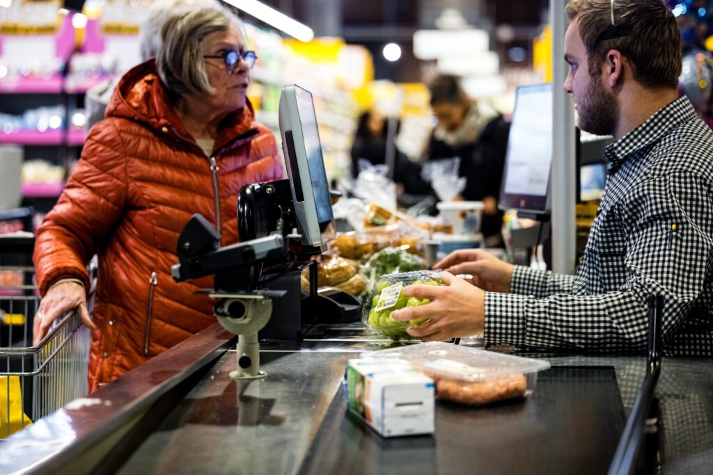 Boodschappen afrekenen aan de kassa