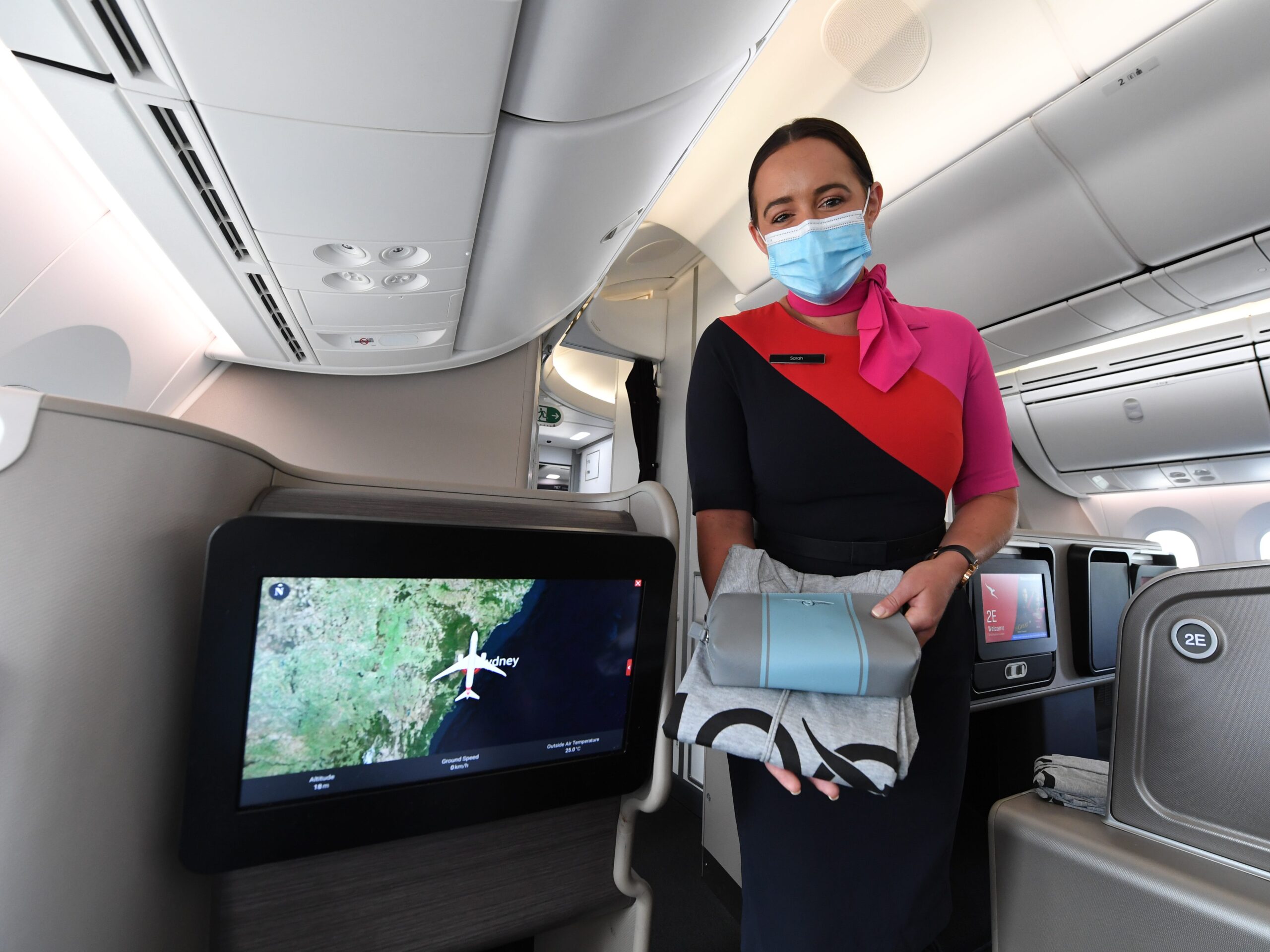 A traveler who has taken more than 325 business-class flights shares 1 thing he's surprised other pa
