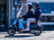 Amsterdam - Een scooterrijder in Amsterdam. ANP / Hollandse Hoogte Venema Media