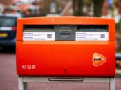 Steenwijk - Een brievenbus van PostNL.