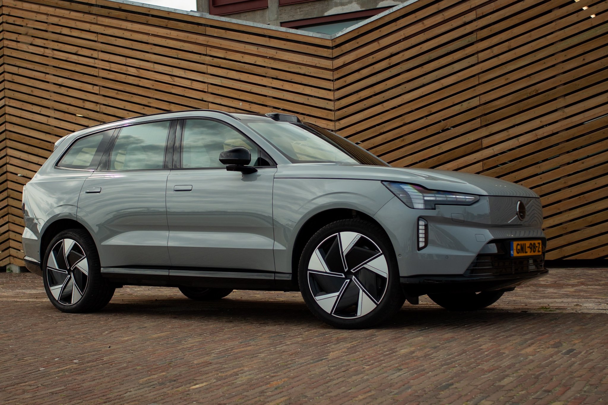 De Volvo EX90