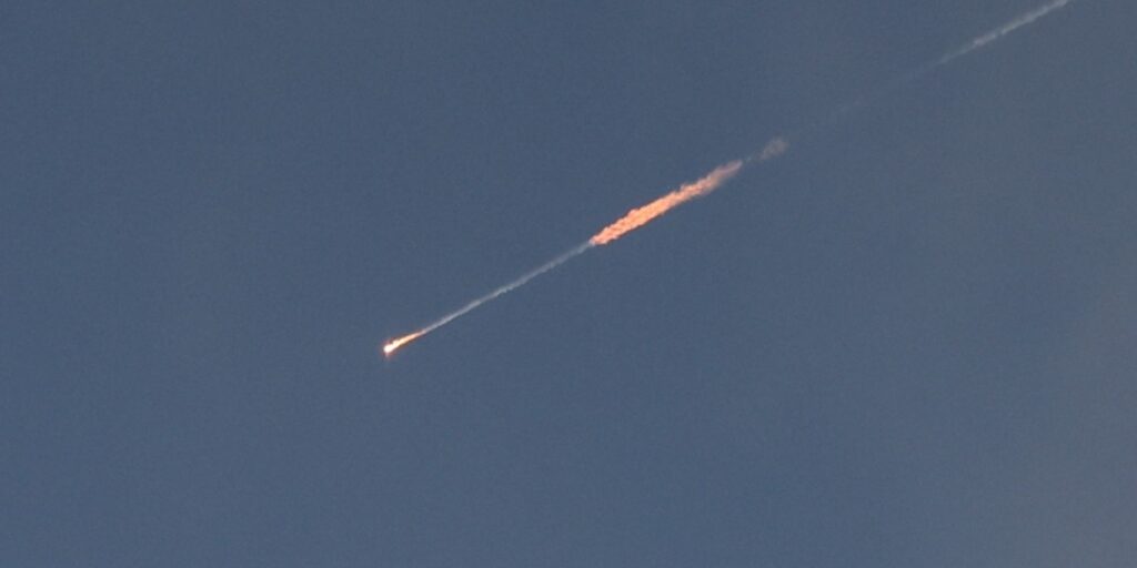 Een Iraanse raket boven Israël