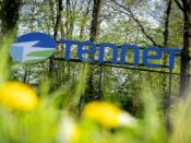 Logo TenneT Bij hoofdkantoor TenneT TSO B.V. in Arnhem